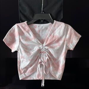 🛍️5️⃣ / 💲2️⃣5️⃣🛍️ - Pink and White Tie-Dye Ruched Top